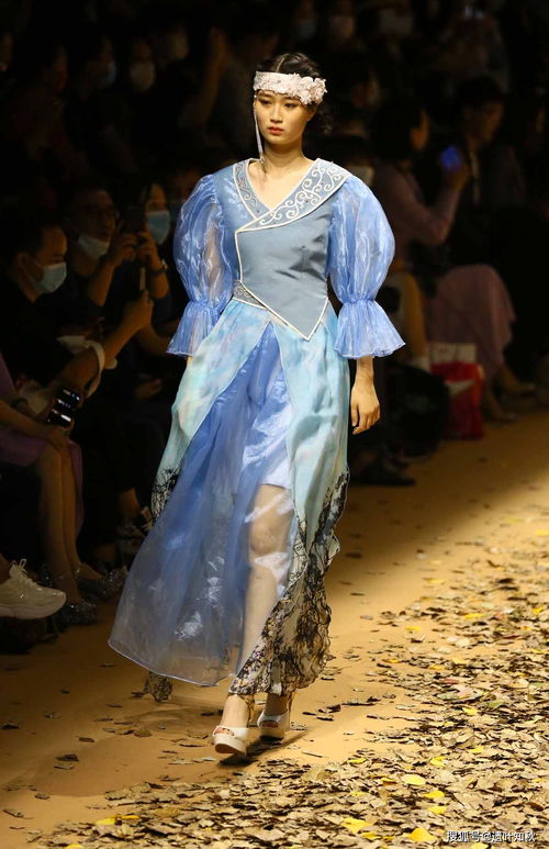 設(shè)計(jì)師金景怡攜鄂倫春文化服飾秀亮相2022春夏系列中國(guó)國(guó)際時(shí)裝周